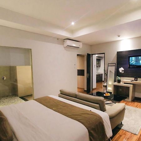 Crystal Lotus Hotel Yogyakarta Exterior foto