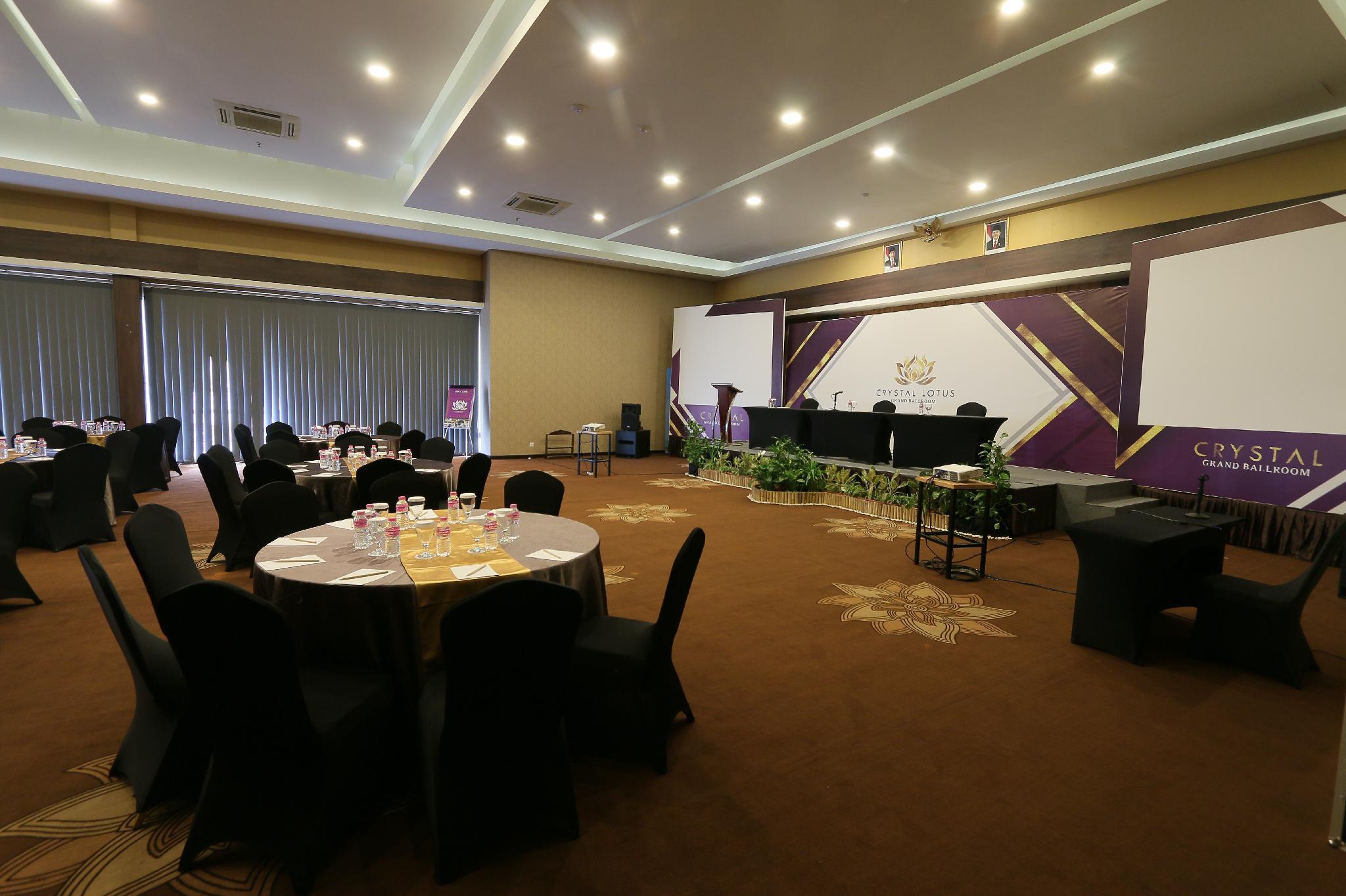 Crystal Lotus Hotel Yogyakarta Exterior foto