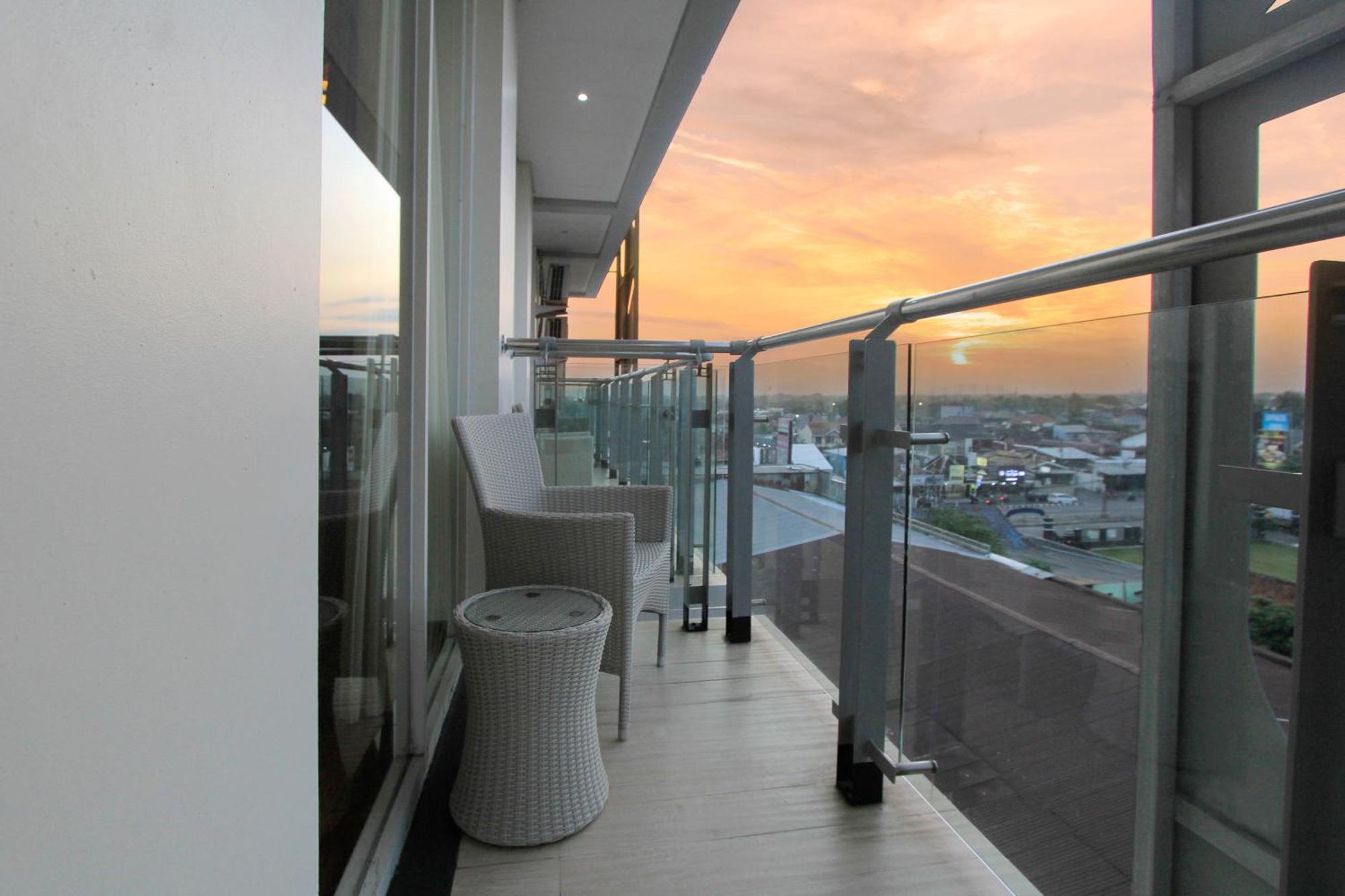 Crystal Lotus Hotel Yogyakarta Exterior foto