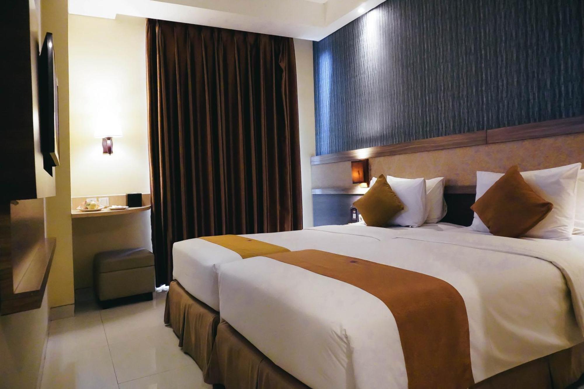 Crystal Lotus Hotel Yogyakarta Exterior foto
