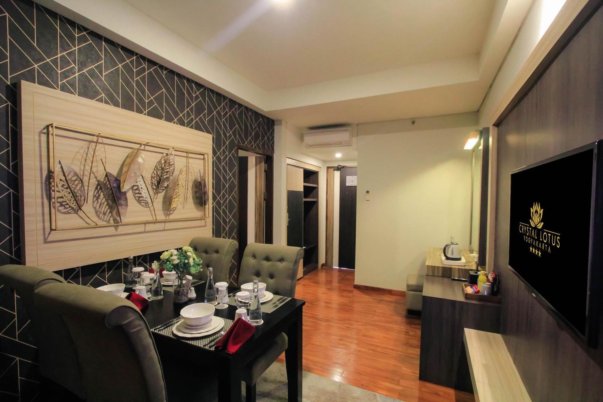Crystal Lotus Hotel Yogyakarta Exterior foto