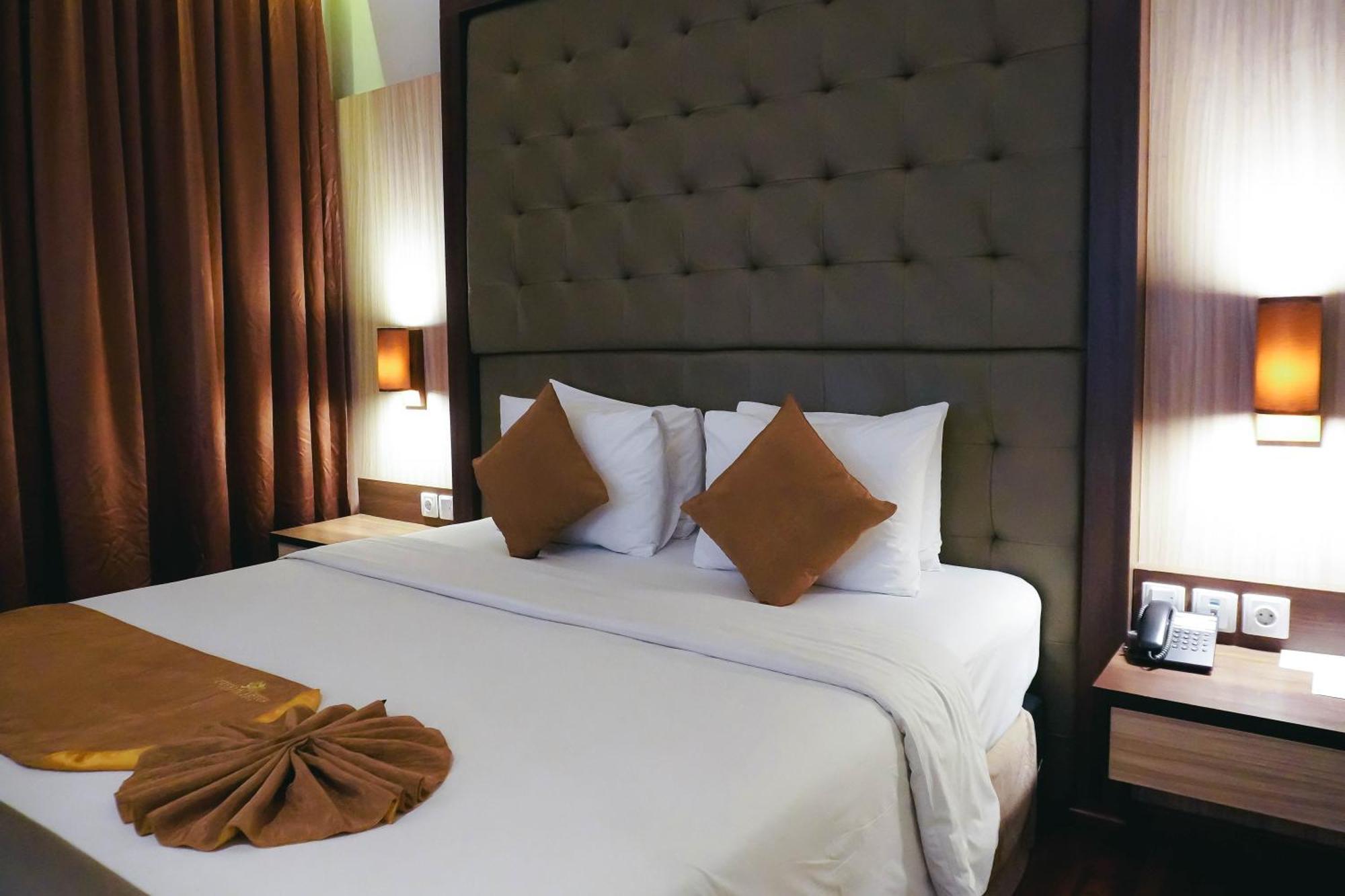 Crystal Lotus Hotel Yogyakarta Exterior foto