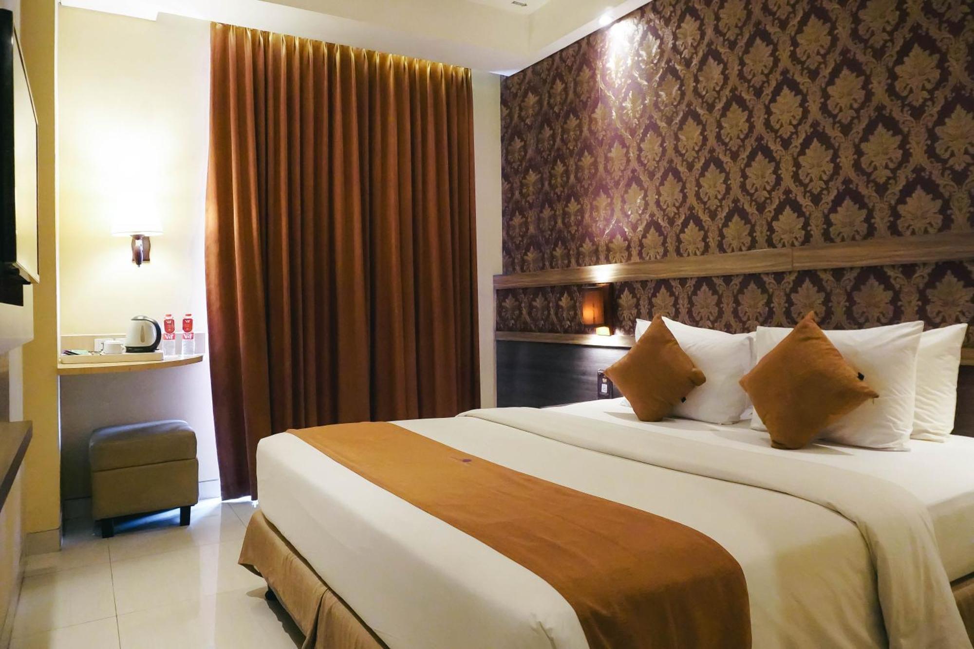 Crystal Lotus Hotel Yogyakarta Exterior foto