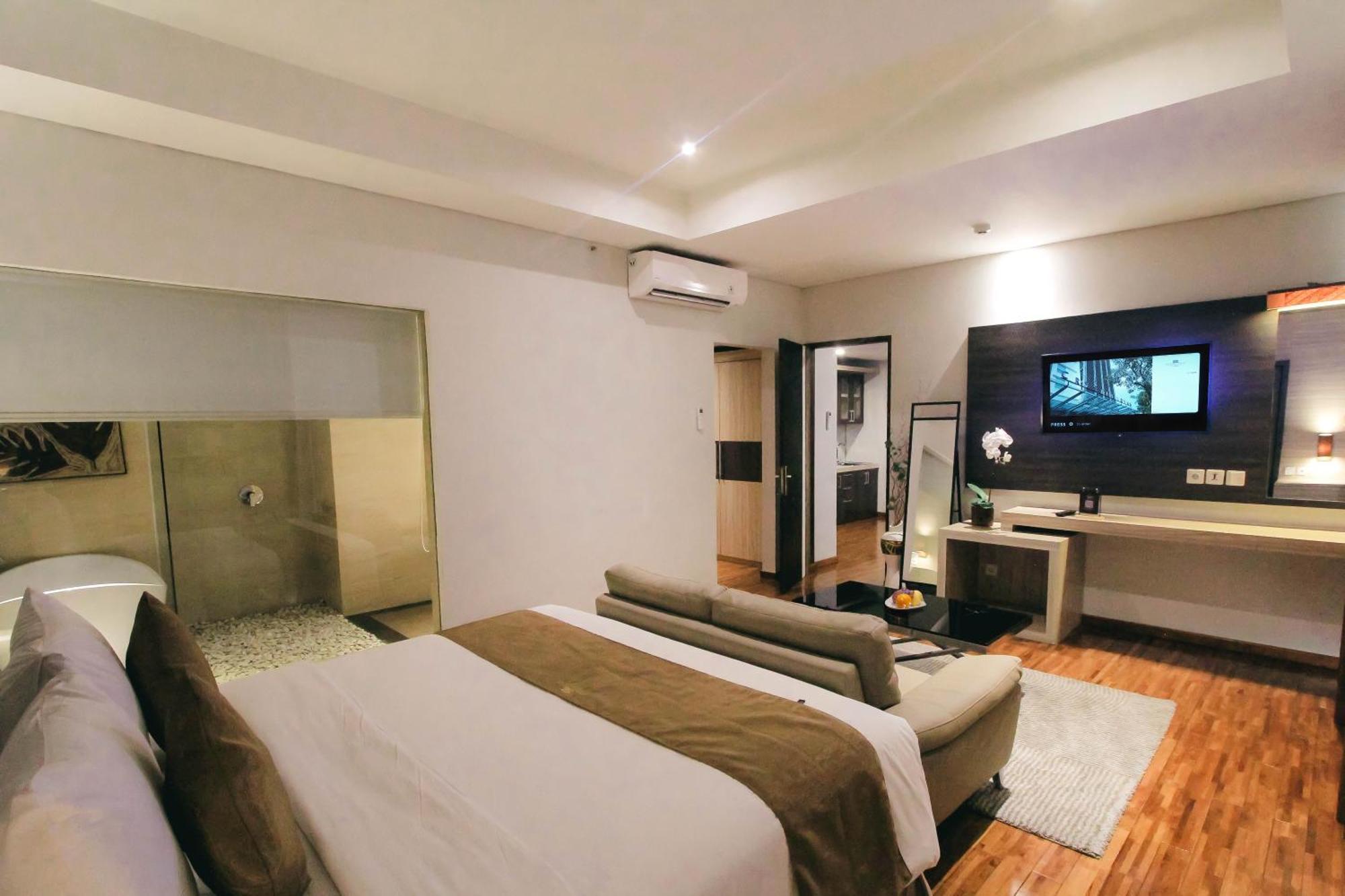 Crystal Lotus Hotel Yogyakarta Exterior foto