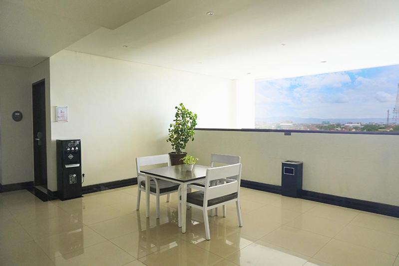 Crystal Lotus Hotel Yogyakarta Exterior foto