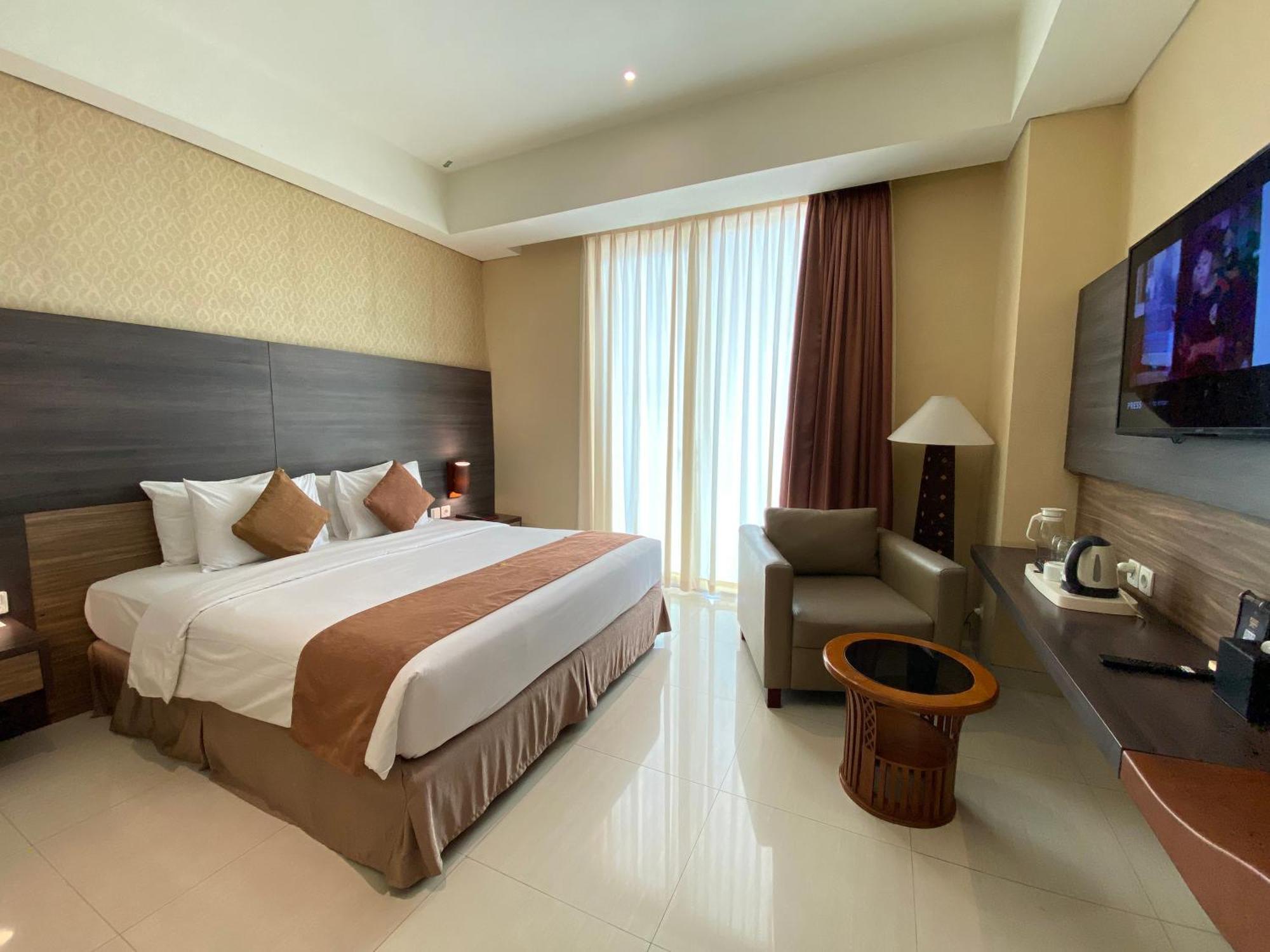 Crystal Lotus Hotel Yogyakarta Exterior foto