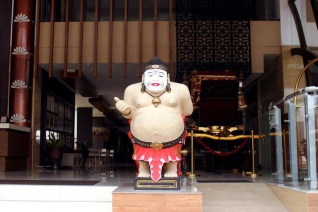 Crystal Lotus Hotel Yogyakarta Exterior foto